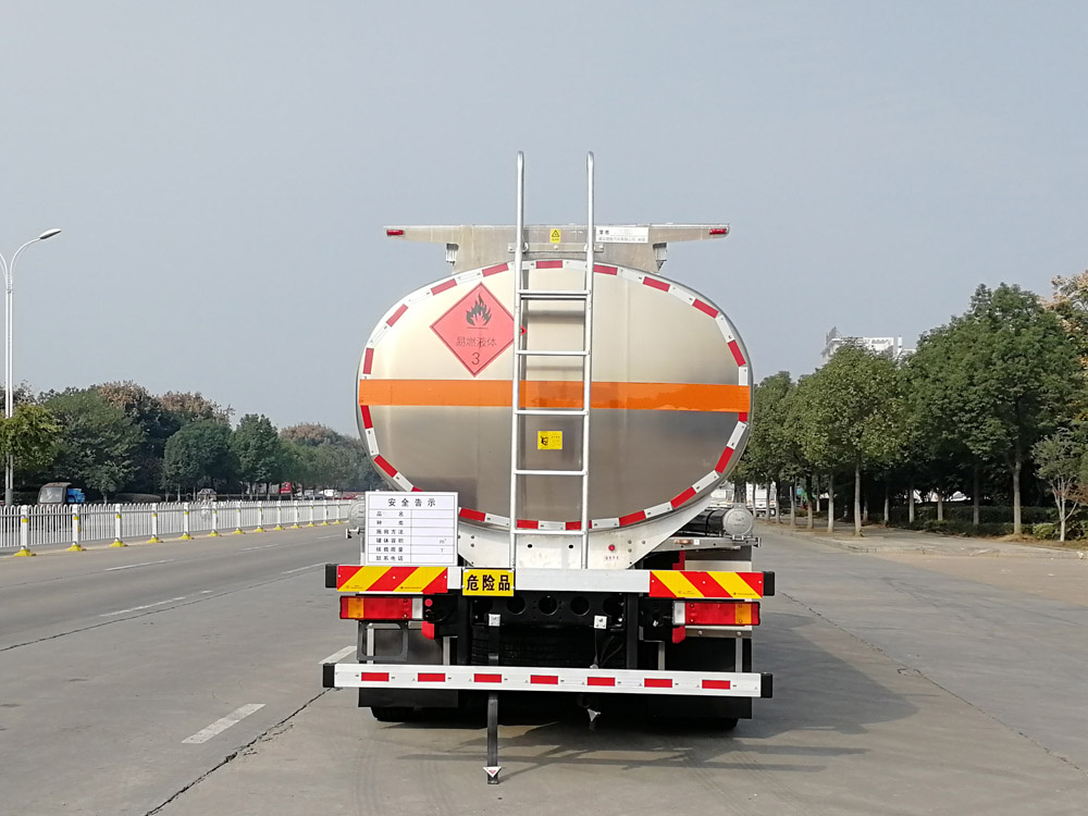 楚勝牌CSC5260GYYLD6A型鋁合金運(yùn)油車