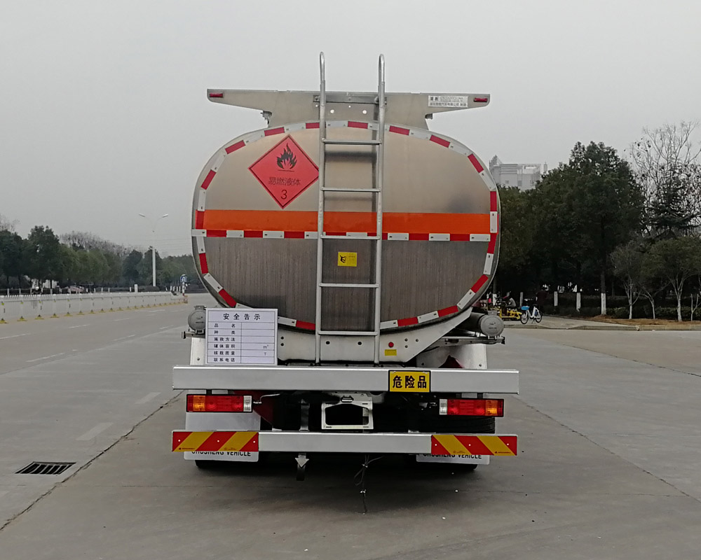 楚勝牌CSC5262GYYLS6A型鋁合金運(yùn)油車(chē)